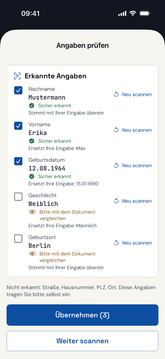 Prüfansicht nach dem Scan eines amtlichen Musterpasses: Nachname, Vorname und Geburtsdatum sind angehakt und werden übernommen, Geschlecht und Geburtsort nicht.